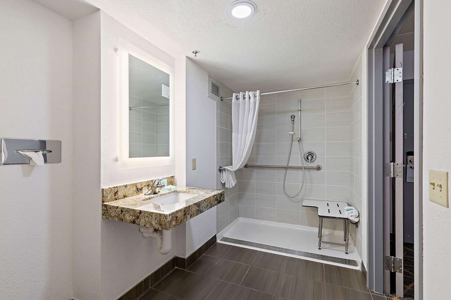 AmericInn by Wyndham Rochester Near Mayo Clinic 24/25