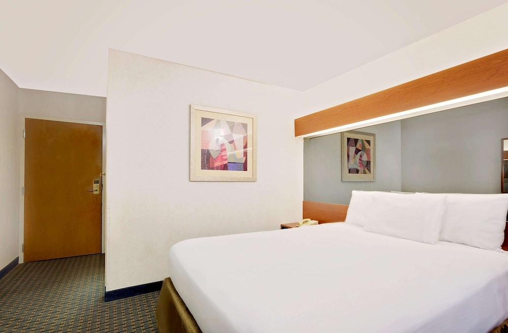 Red Roof Inn Winston-Salem 15/24