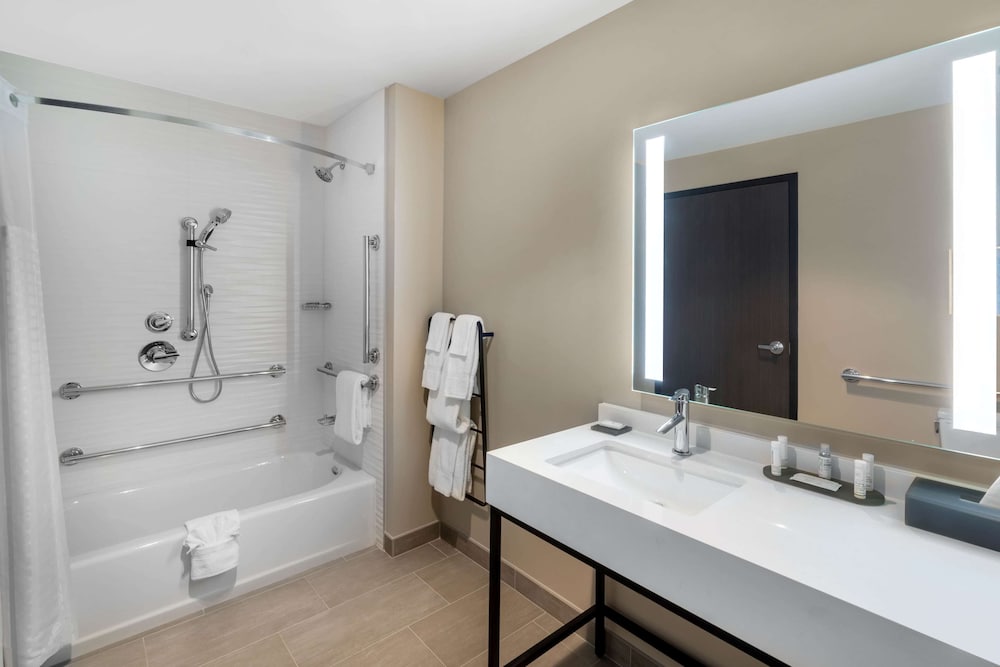 La Quinta Inn Suites By Wyndham Nashville Downtown Stadium 11/52