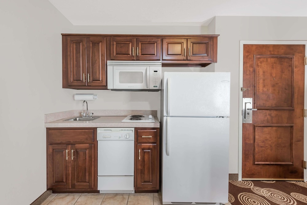 Hawthorn Suites By Wyndham Akron/Seville 10/27