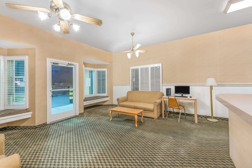 Days Inn by Wyndham Deming 15/24
