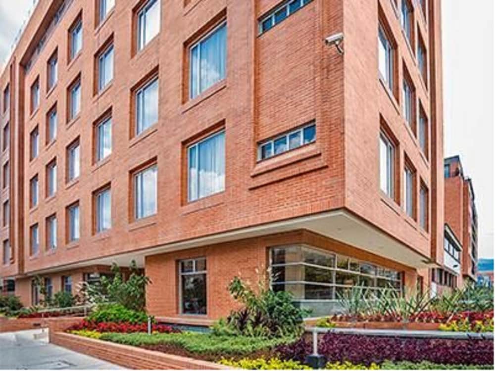 Hotel Plaza Suites 1/65