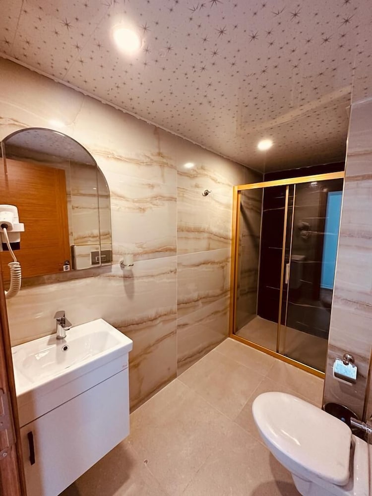 Britannia Hotel 28/32