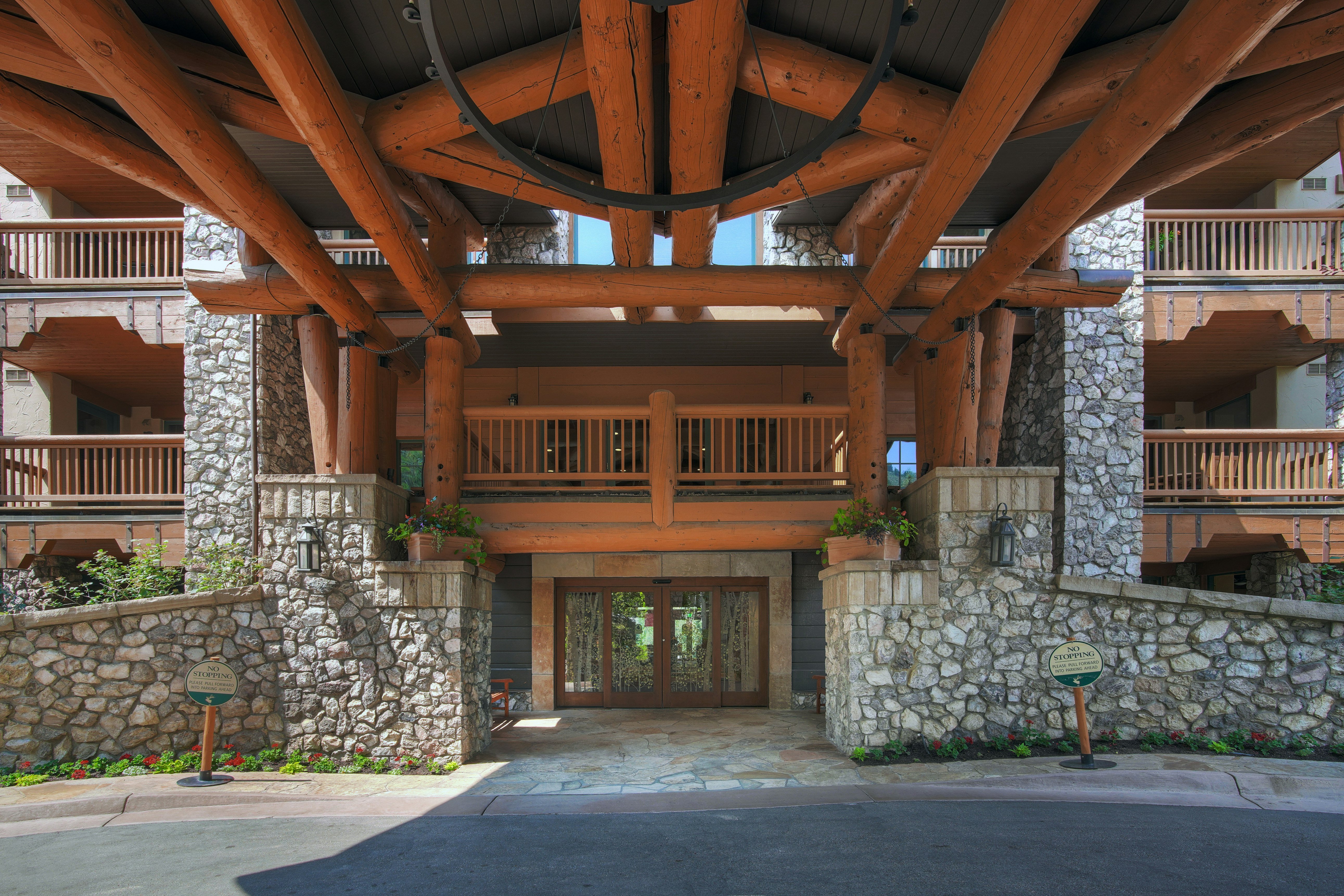 Elkhorn Lodge 25/33