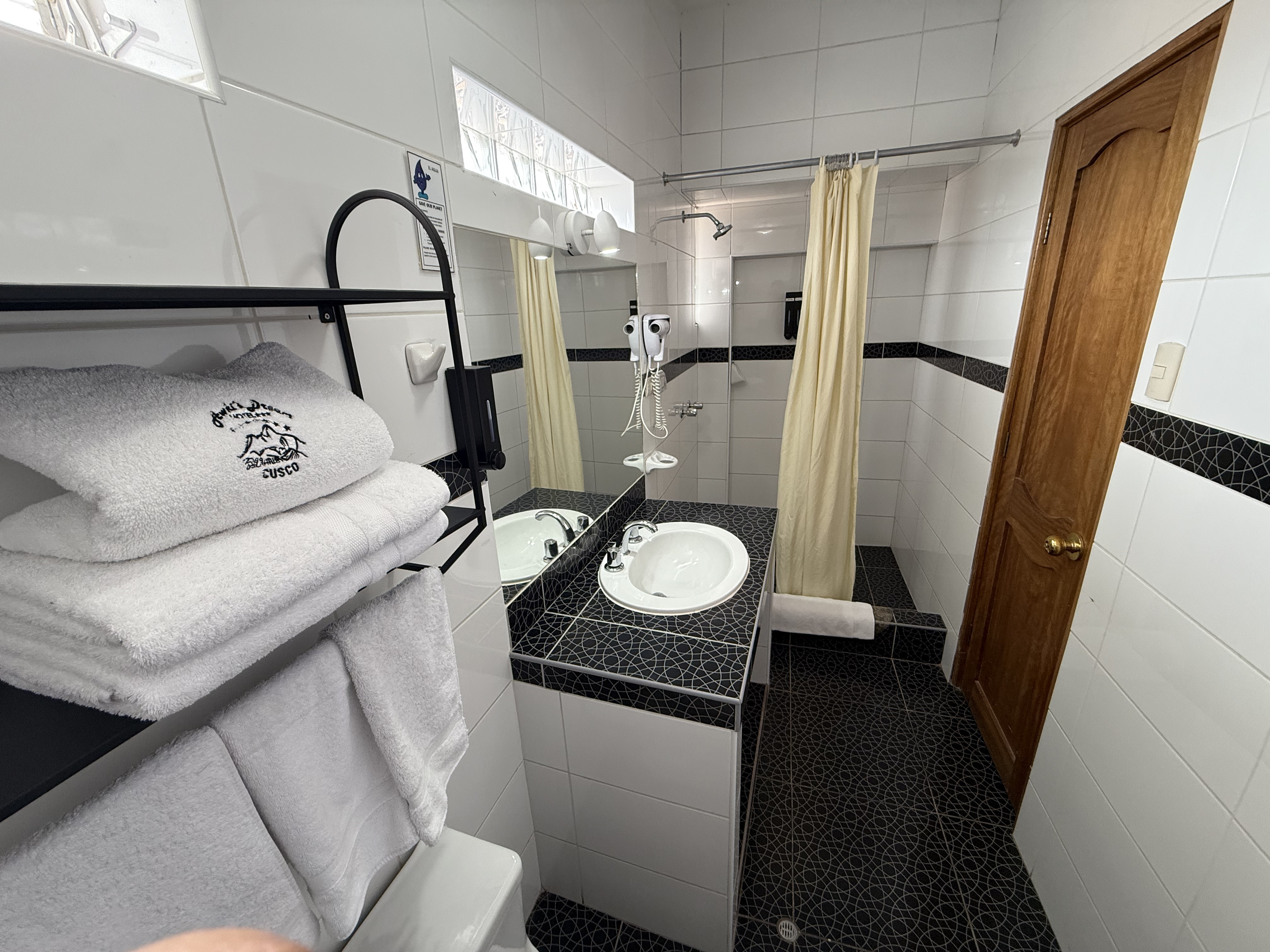AWKIS DREAM HOTEL 42/44
