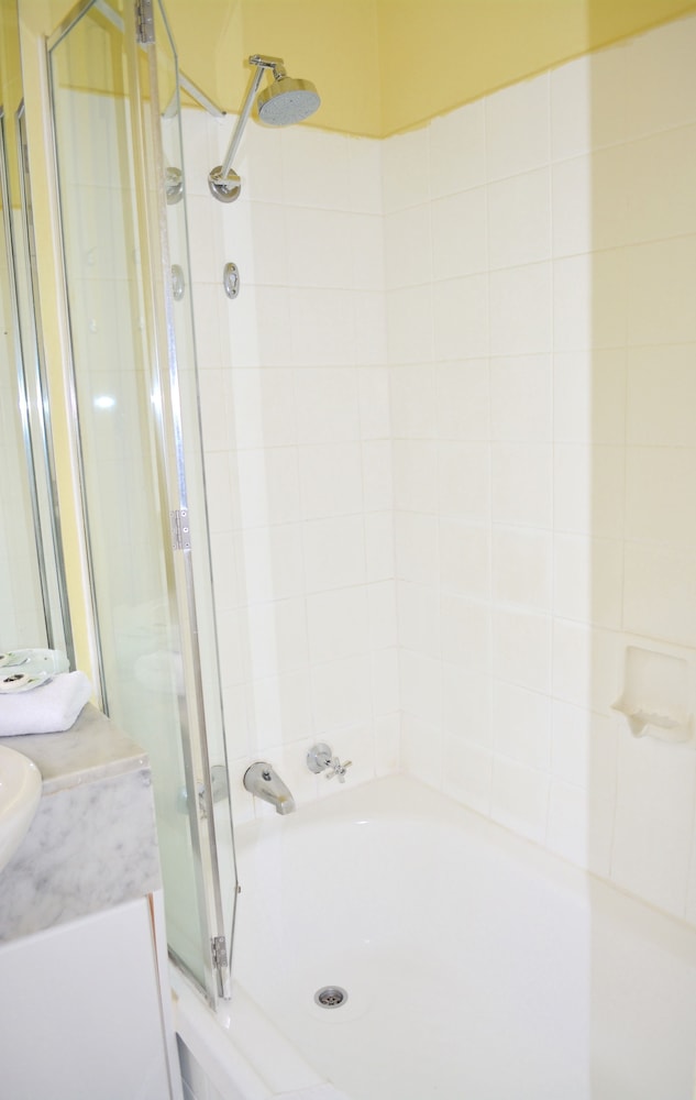 Knightsbridge Apartments 56/60