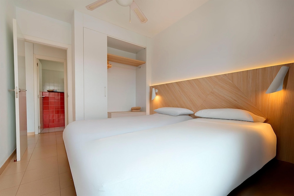 1 BEDROOM, PREMIUM, APARTMENT, POOL VIEW, BALCONY