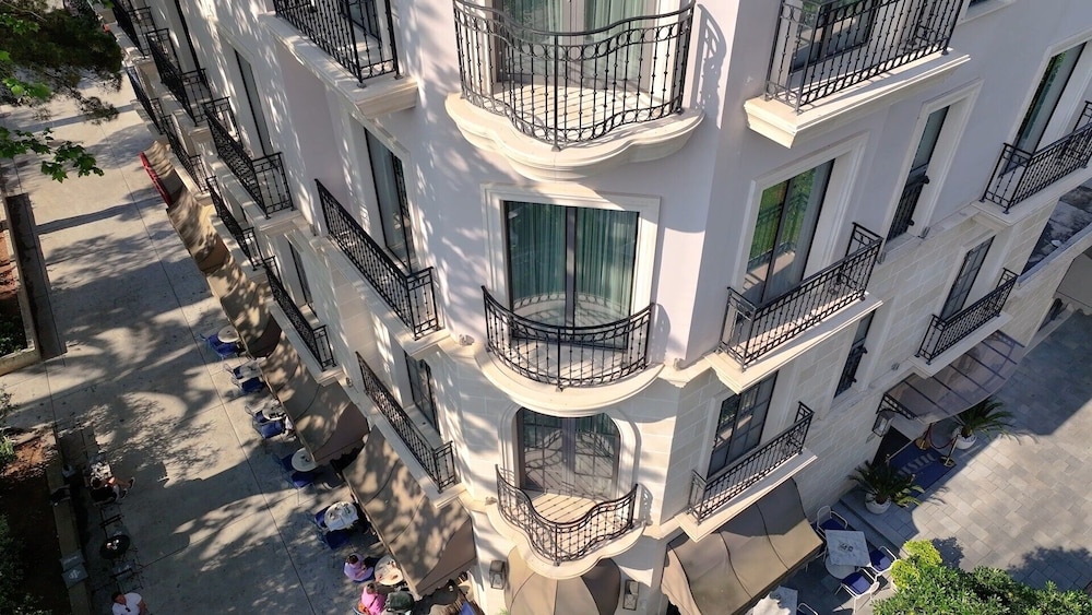 Hotel Majestic 2/50