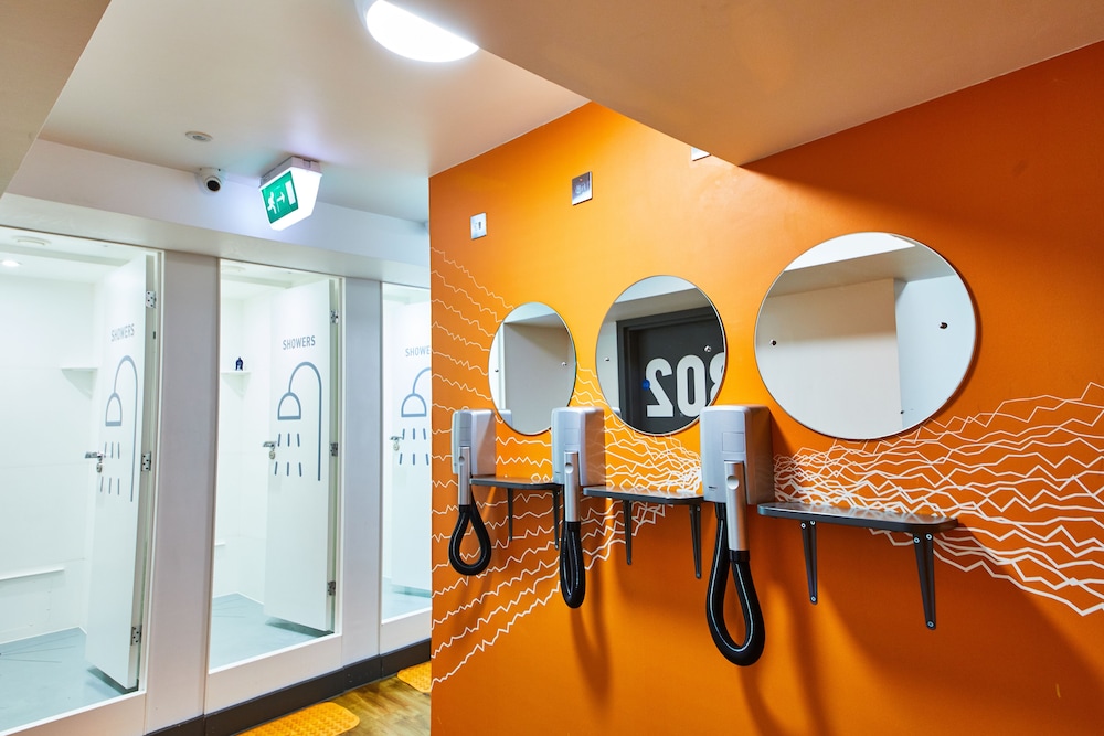 St Christophers Inn Village London Bridge Hostel Ex Hostel St Christophers Village 61/74