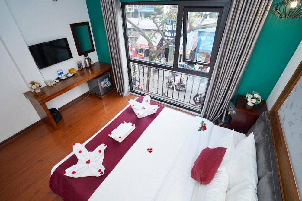 NT Elysian Hotel 7/76