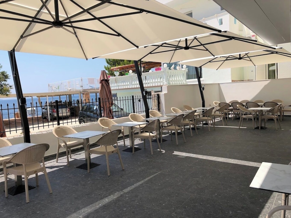 Portanova Hotel Sarande 35/55
