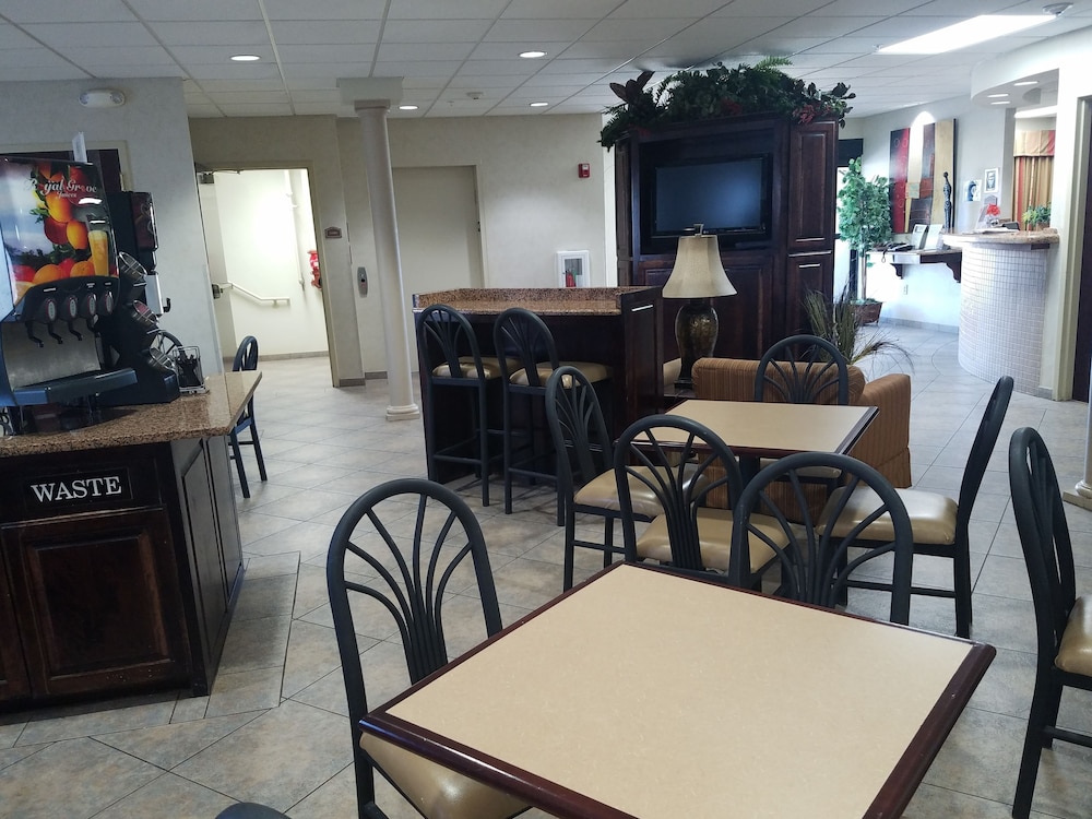 Hometown Hotel Bryant 23/33