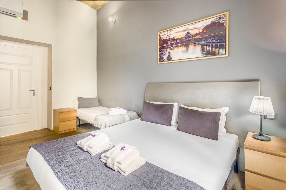 Amoroma Suite 18/50