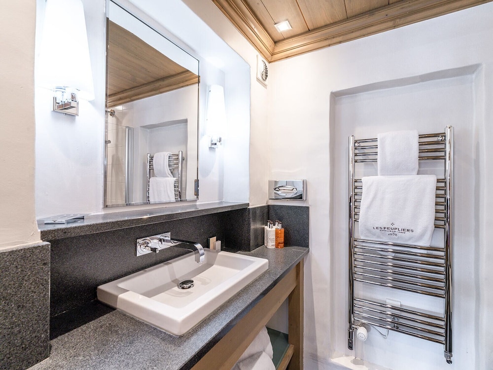 Les Peupliers Hotel 39/42