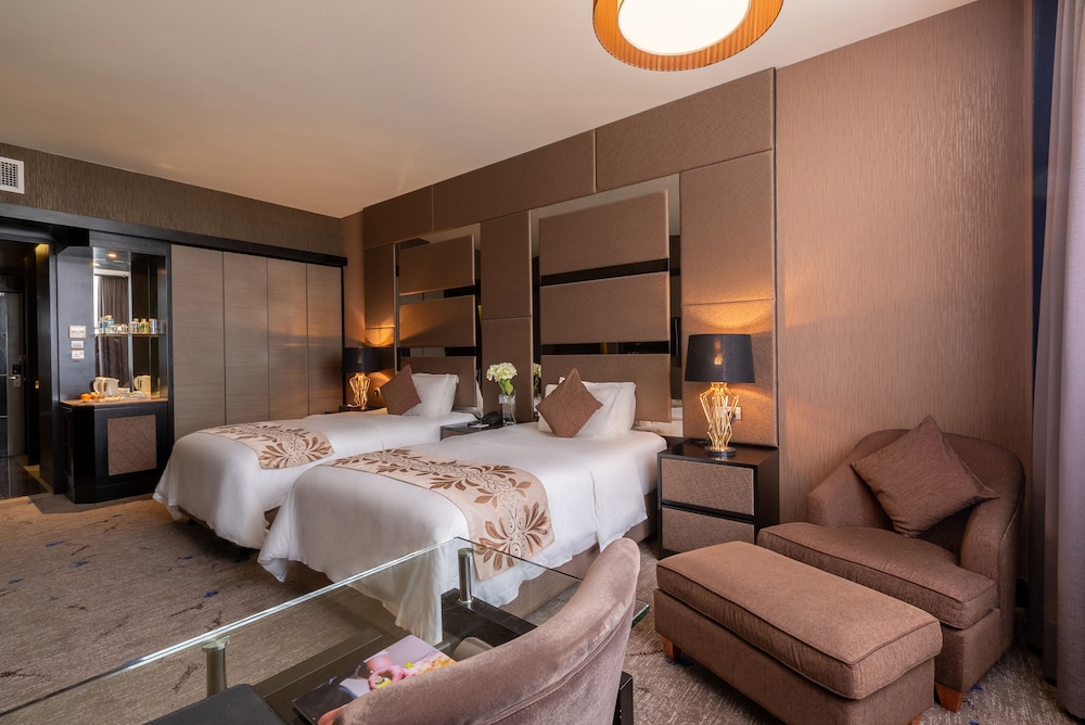 New World Suites 14/43