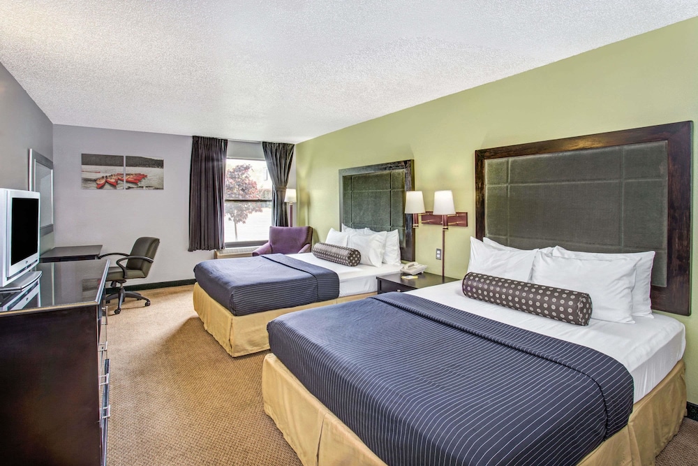 Days Inn by Wyndham Great Lakes Naval Base 8/17