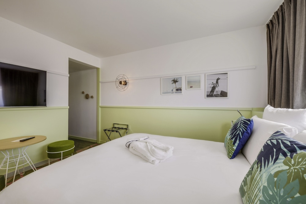 Mercure Paris Orly Tech Airport 17/78