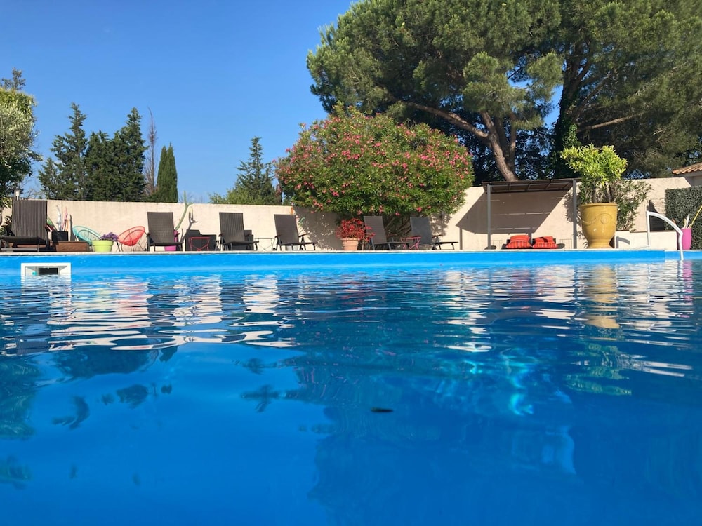 LES AUBUNS COUNTRY HOTEL 43/45