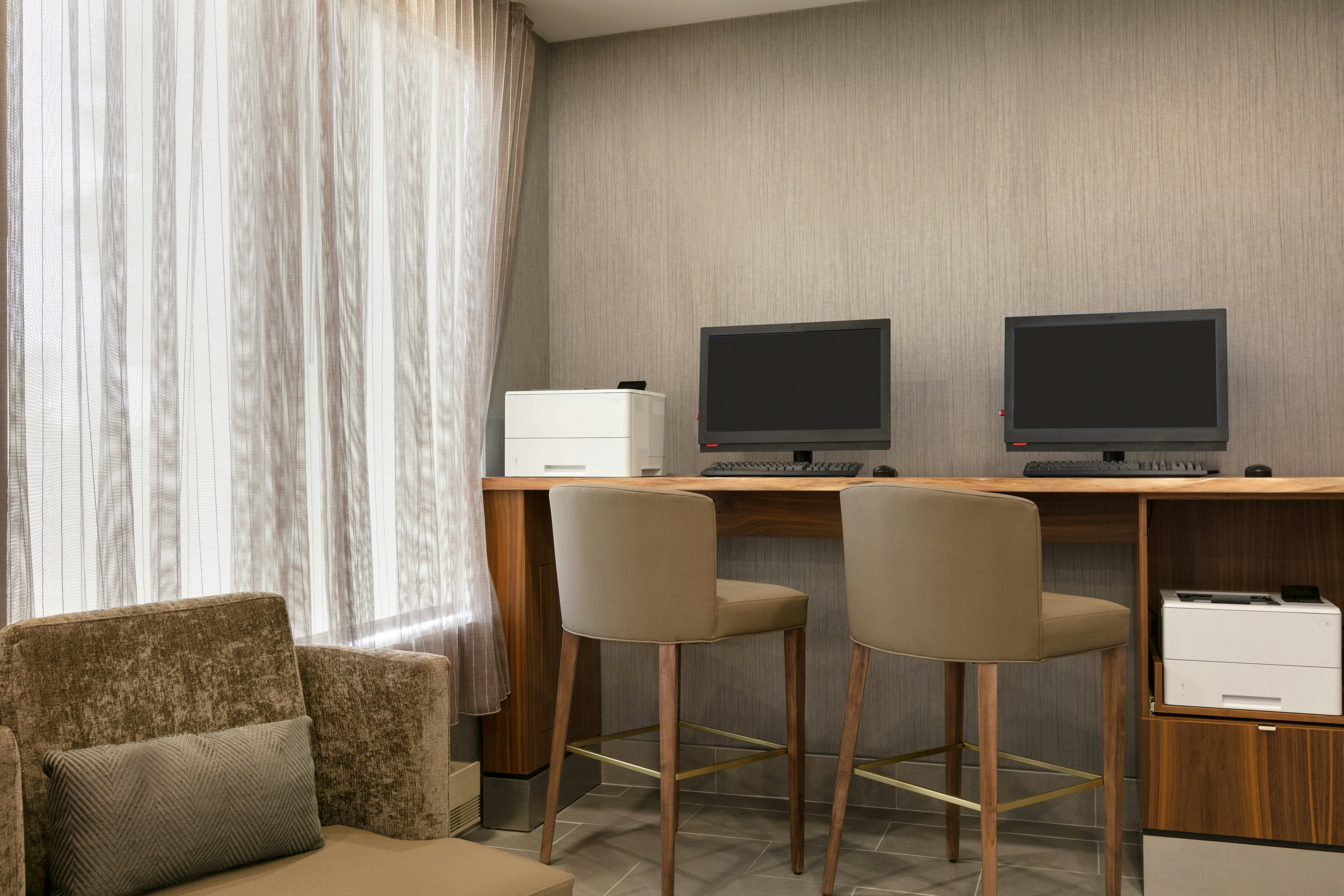 Embassy Suites By Hilton Montreal Airport 20/23