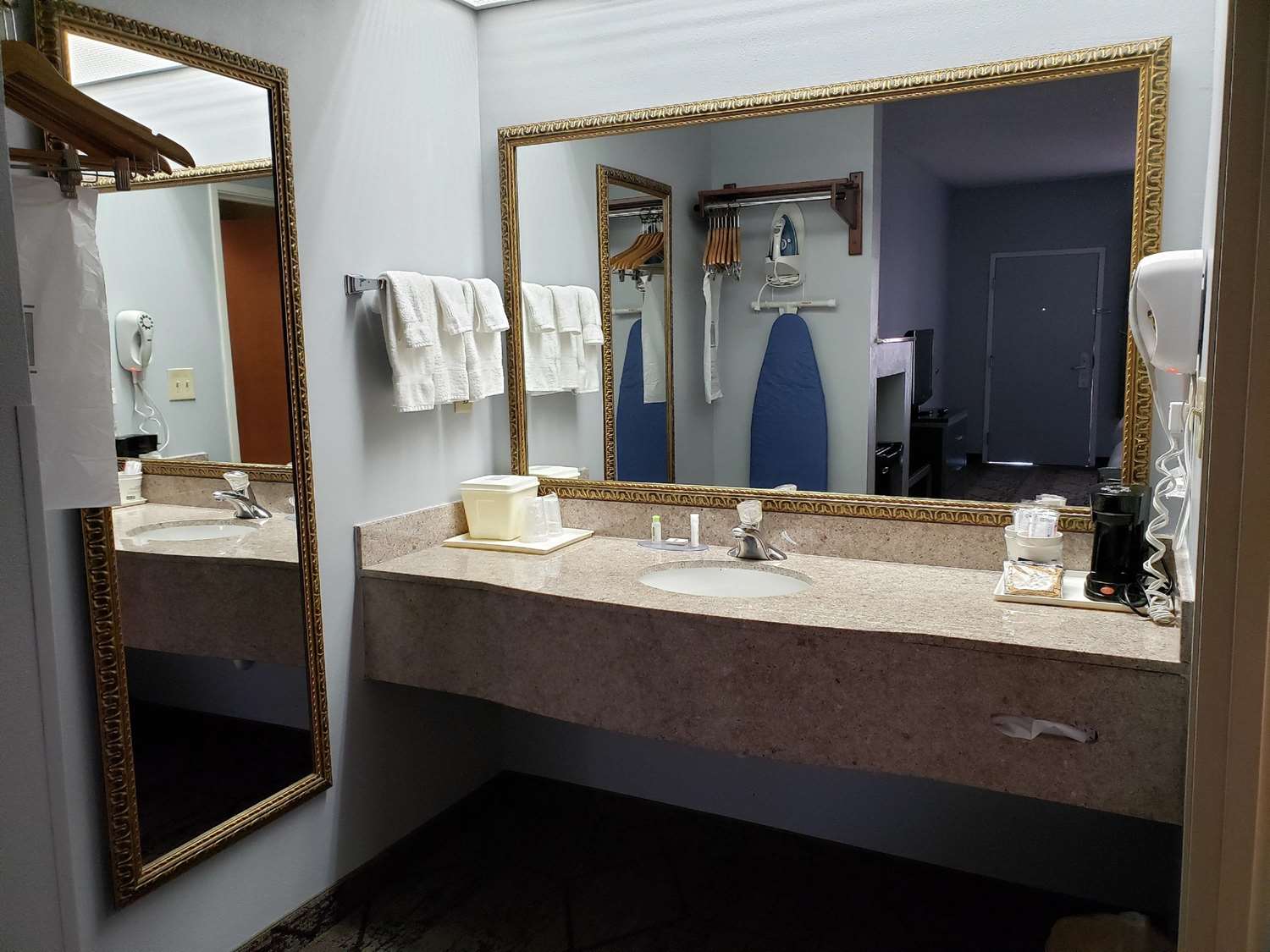 Room, 2 Queen Beds, Exterior Entrance، SureStay Plus Hotel by Best Western Warner Robins AFB 4/4
