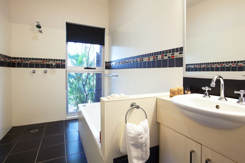EUMARELLA SHORES NOOSA LAKE RETREAT 59/65
