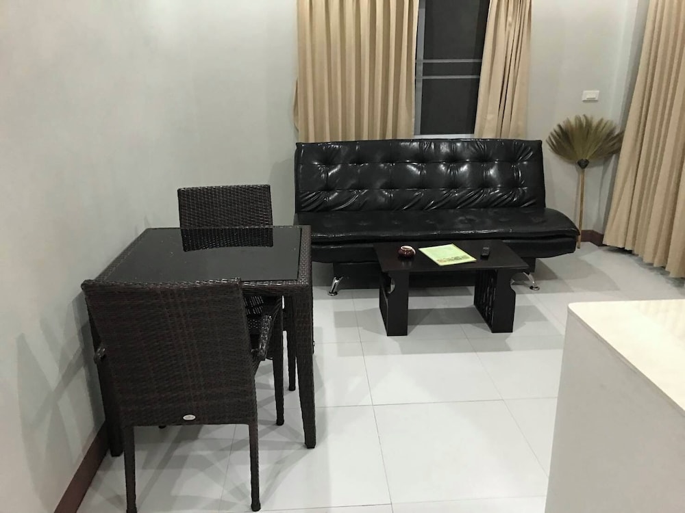 Krisada Beach Resort 40/56