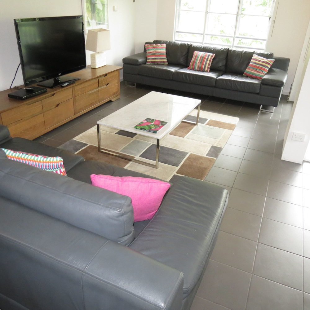 Outrigger Apartments Port Douglas 24/50