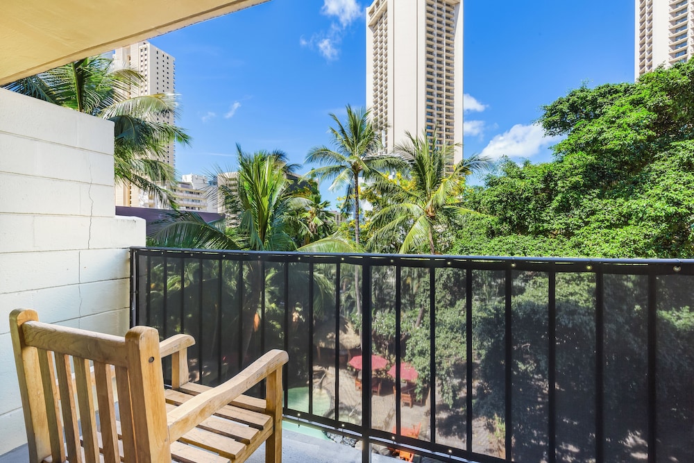 Castle Bamboo Waikiki 51/73