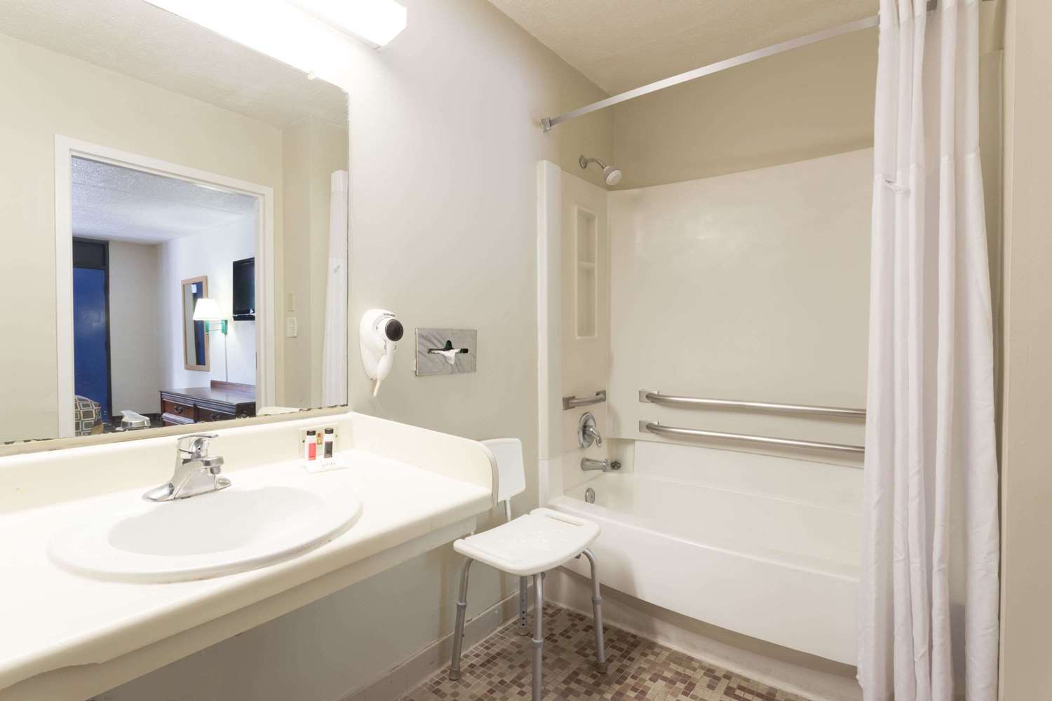 Travelodge By Wyndham Savannah Area/Richmond Hill 16/19
