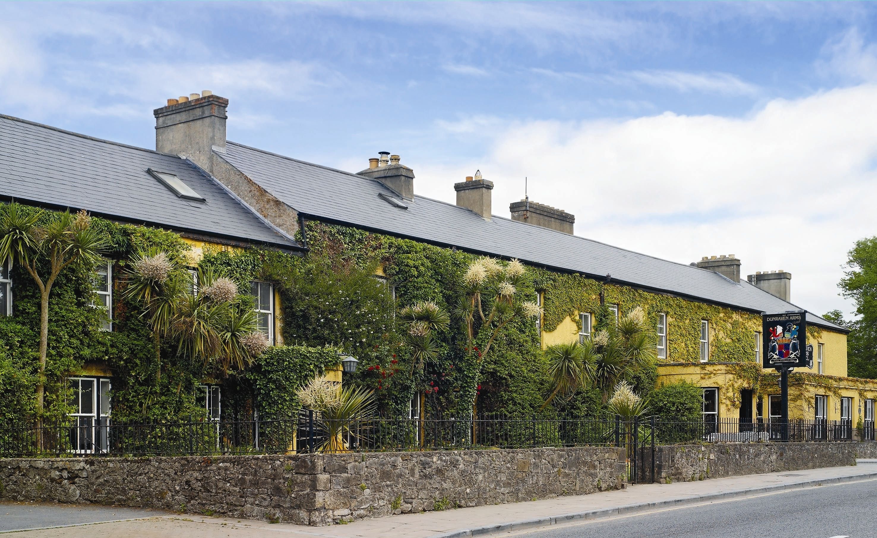 Dunraven Arms Hotel 2/43