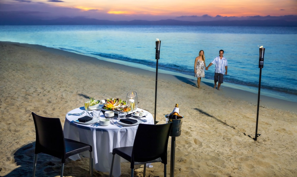 GREEN ISLAND RESORT 12/28