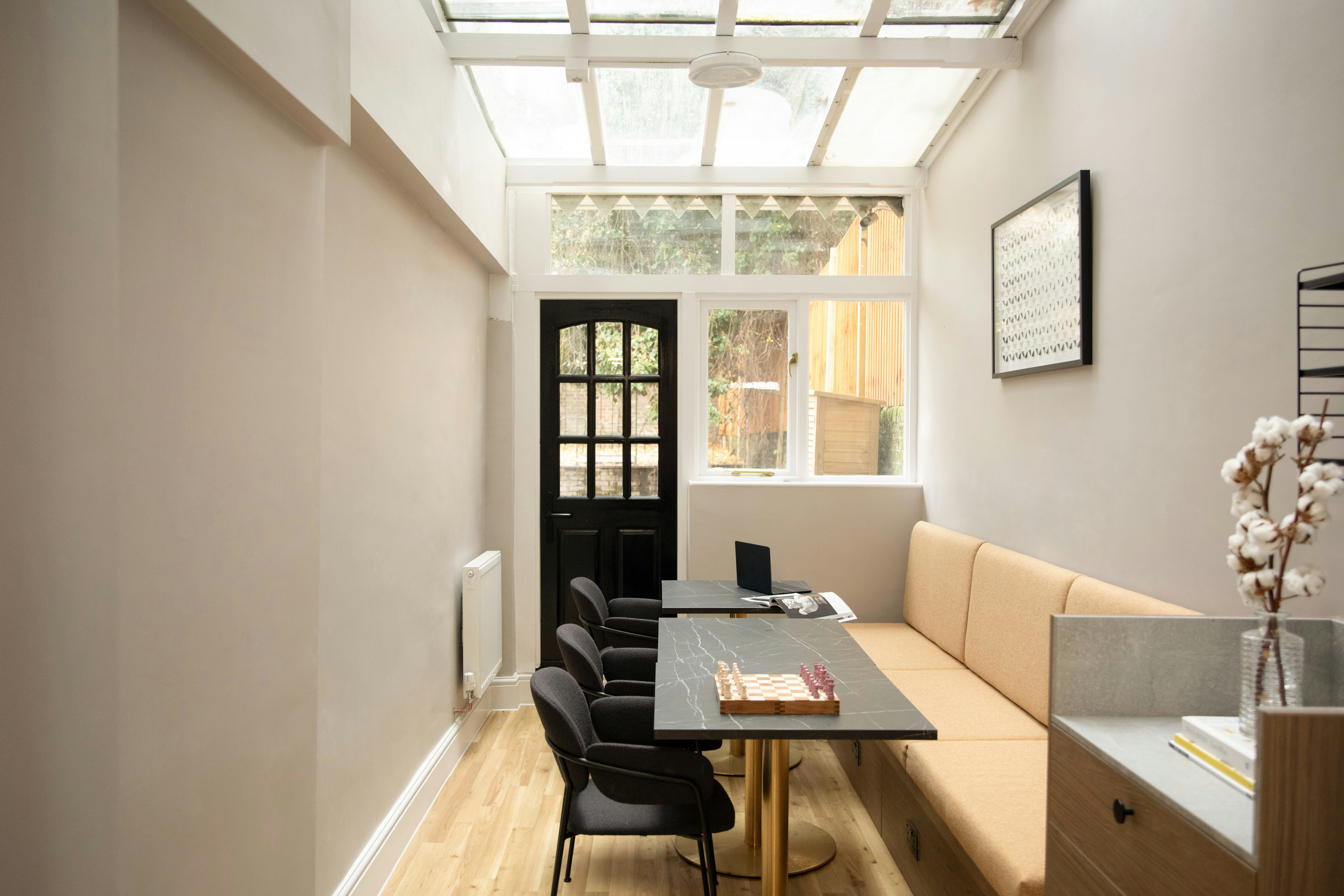 KENSINGTON SUITE HOTEL 17/19