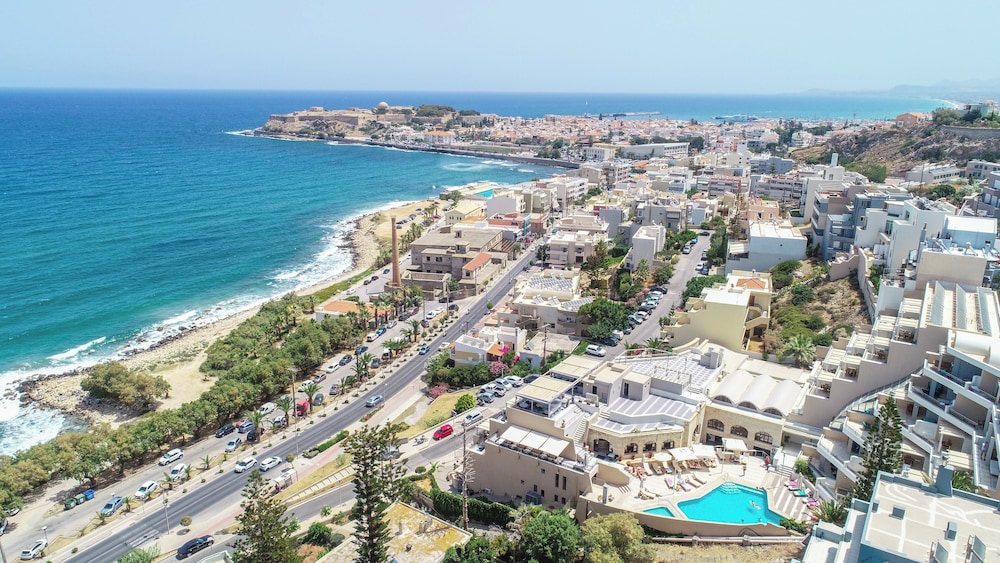 Macaris Suites And Spa 58/66