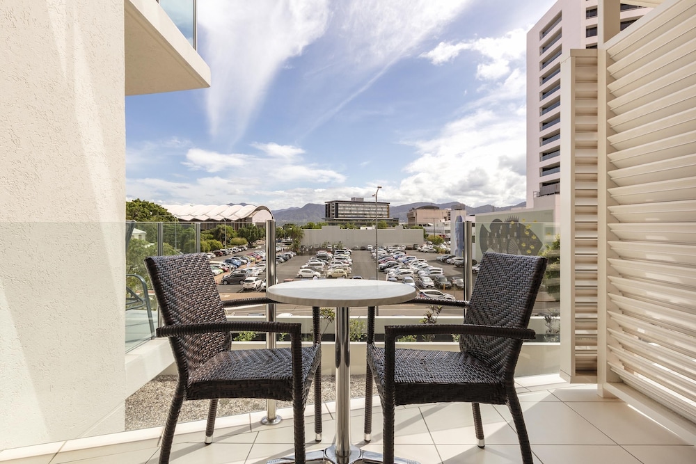 PARK REGIS CITY QUAYS 43/53