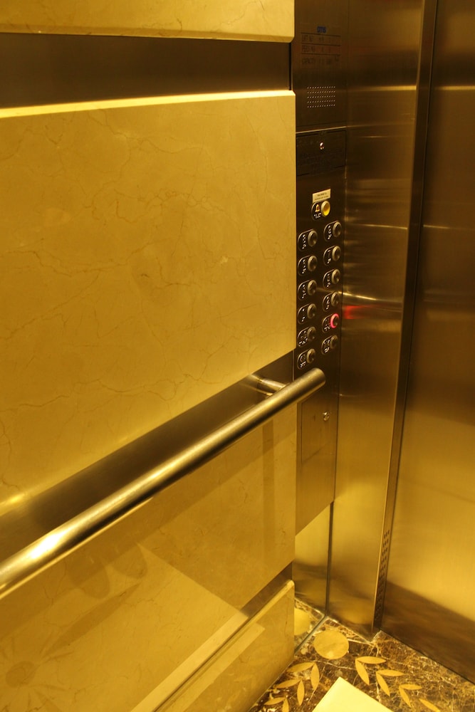 Lander Hotel Prince Edward 24/32
