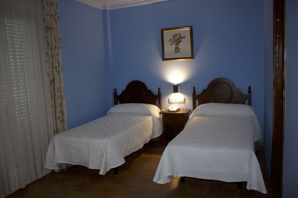 ROOM, DOUBLE BED