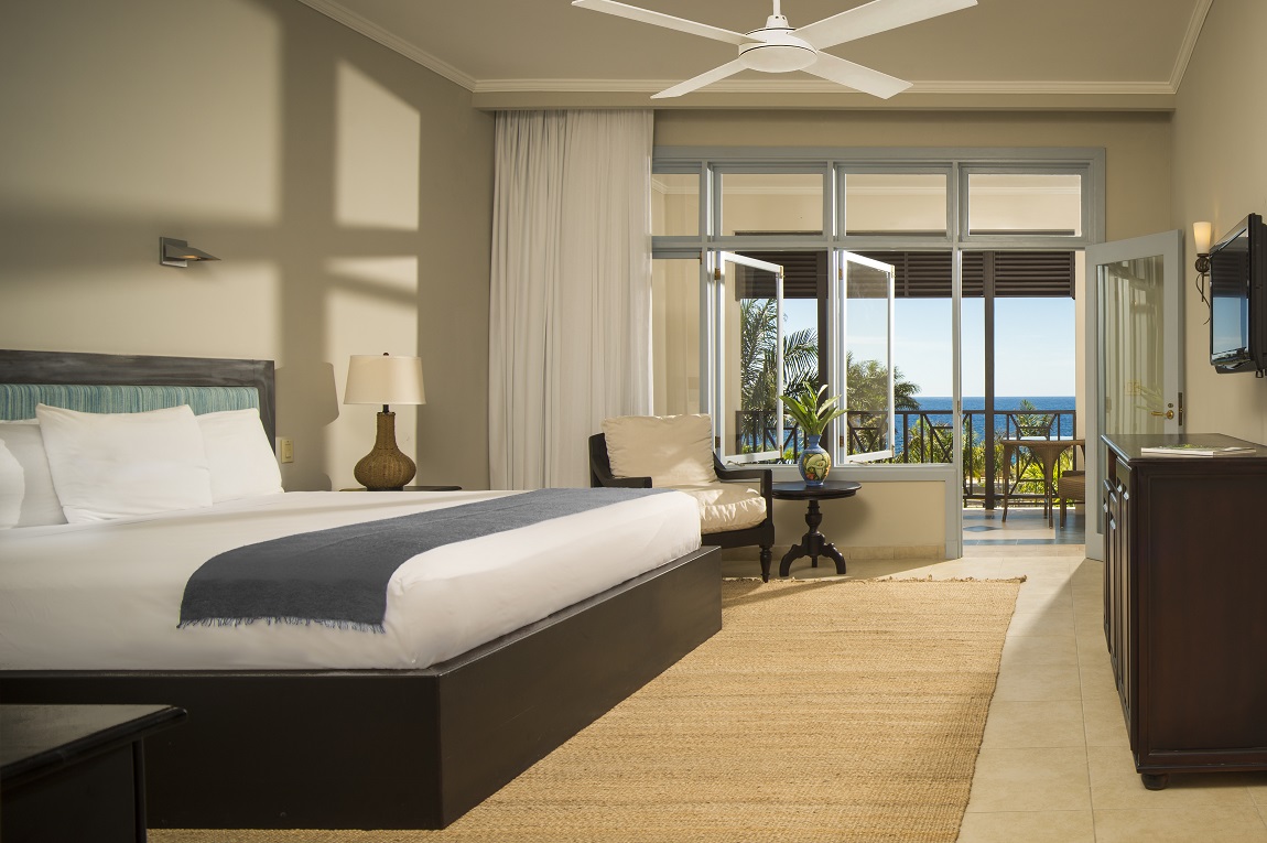 جناح جونيور، The Cliff Hotel 2/2