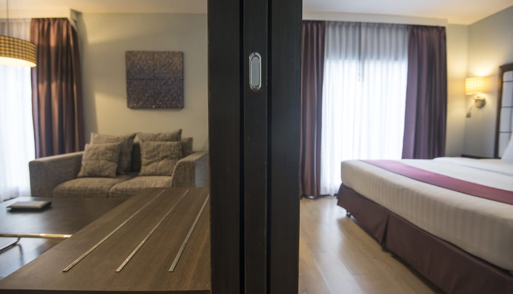 S Sukhumvit Suites Hotel 32/57