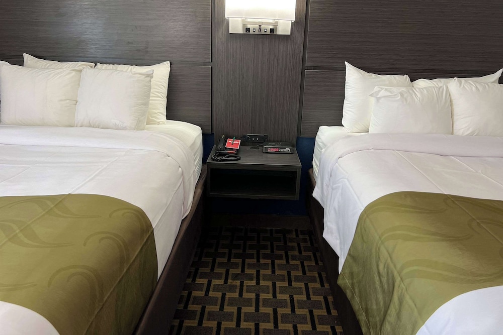Quality Inn & Suites Louisville East 8/28