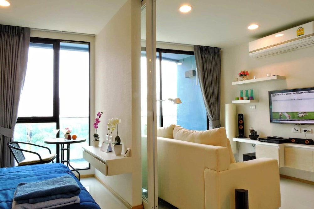 Acqua Condominium 32/50