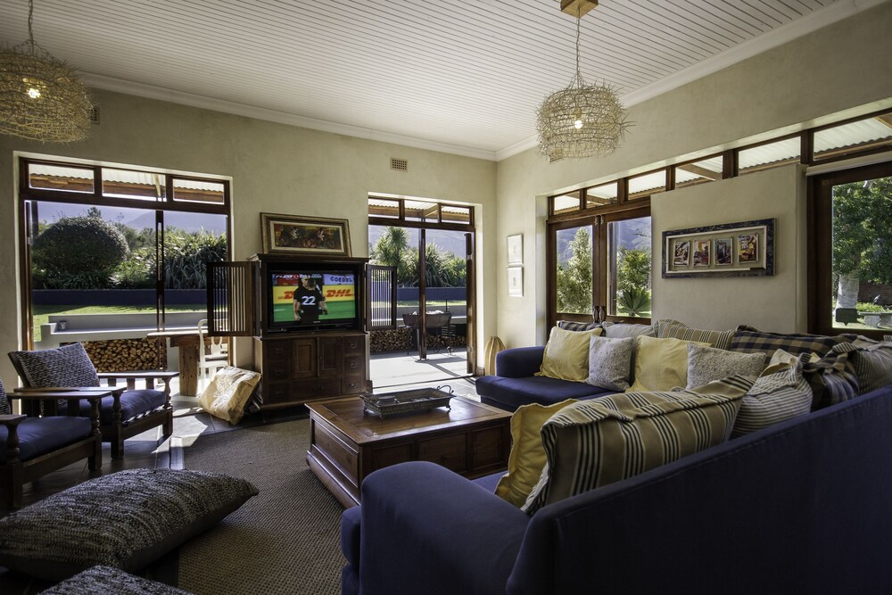 A Hilltop Country Retreat 30/50