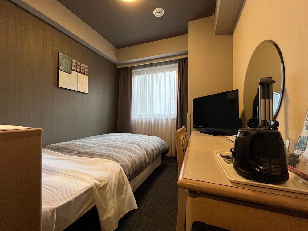 ROOM, SINGLE