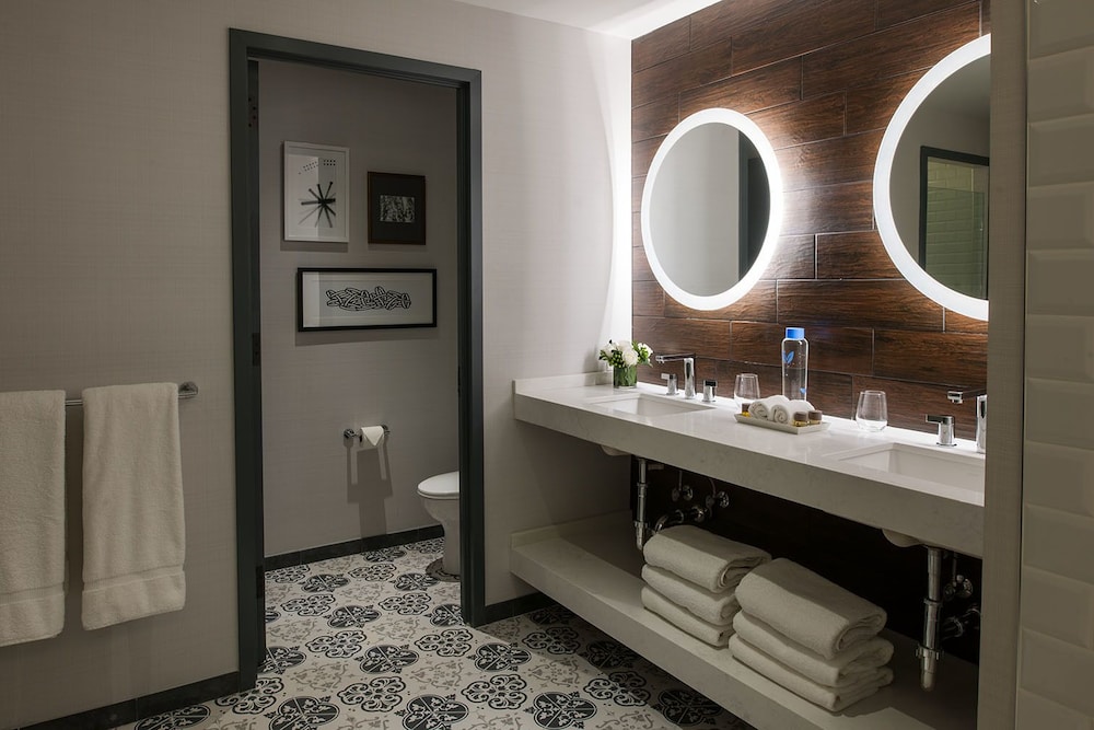 جناح بسرير كينج، The Goodwin Hotel 2/2
