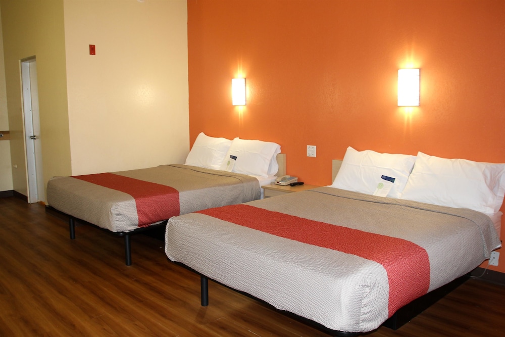 Motel6 Warwick, RI - Providence Airport - I-95 16/38