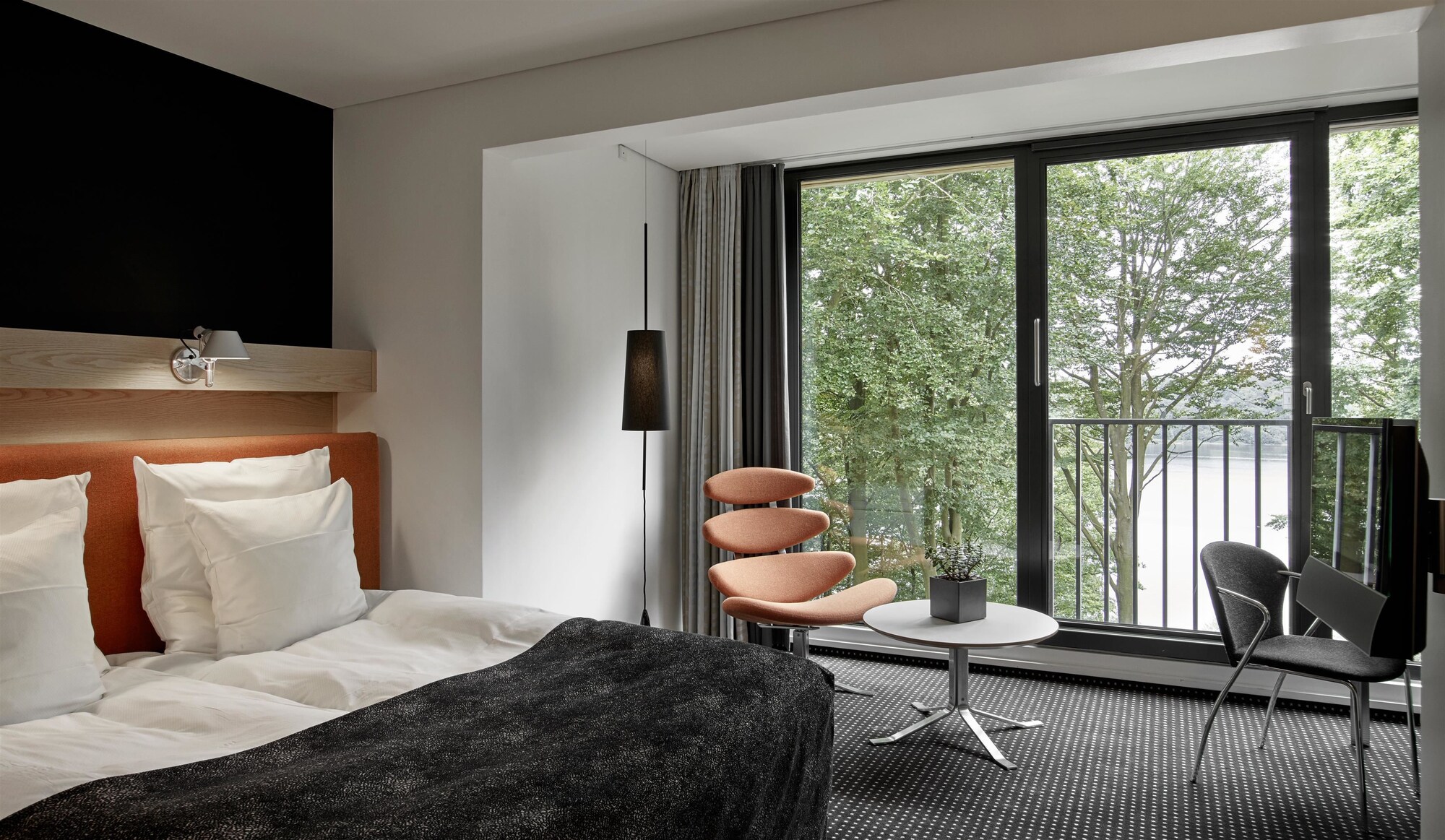 Executive, King Bed, Partial Bay View, Annex