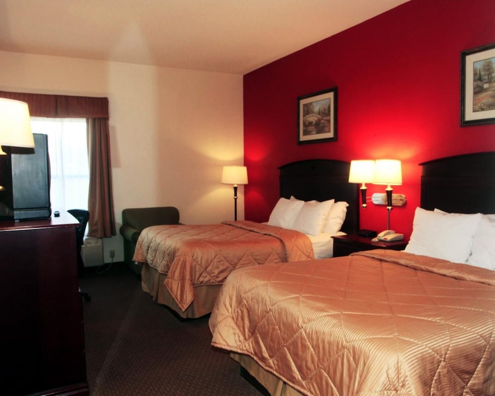 Executive Inn 10/33