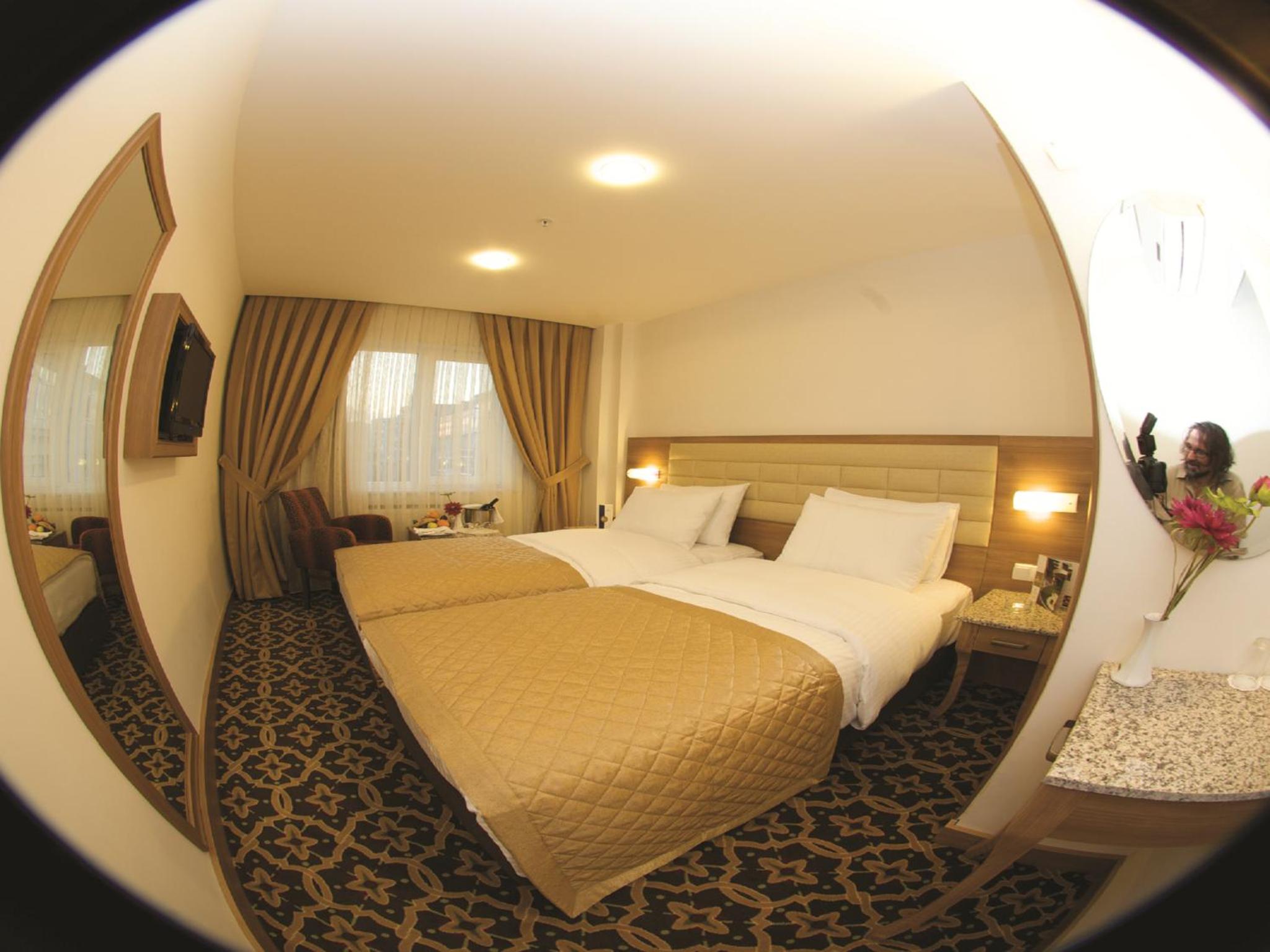 The City Hotel 12/47