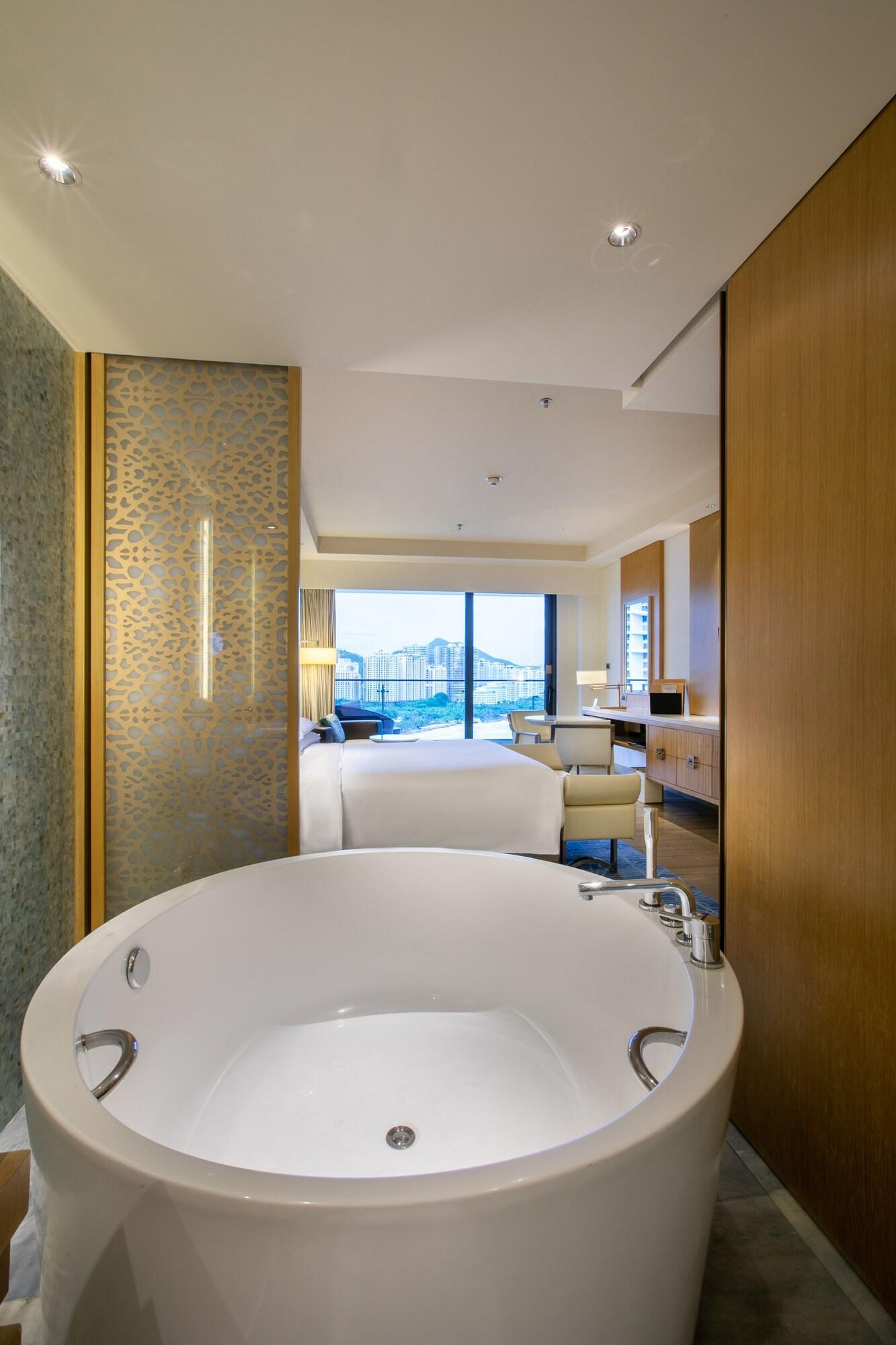 غرفة بسرير كينج بإطلالة جزئية على البحر، Jw Marriott Hotel Sanya Dadonghai Bay 9/10