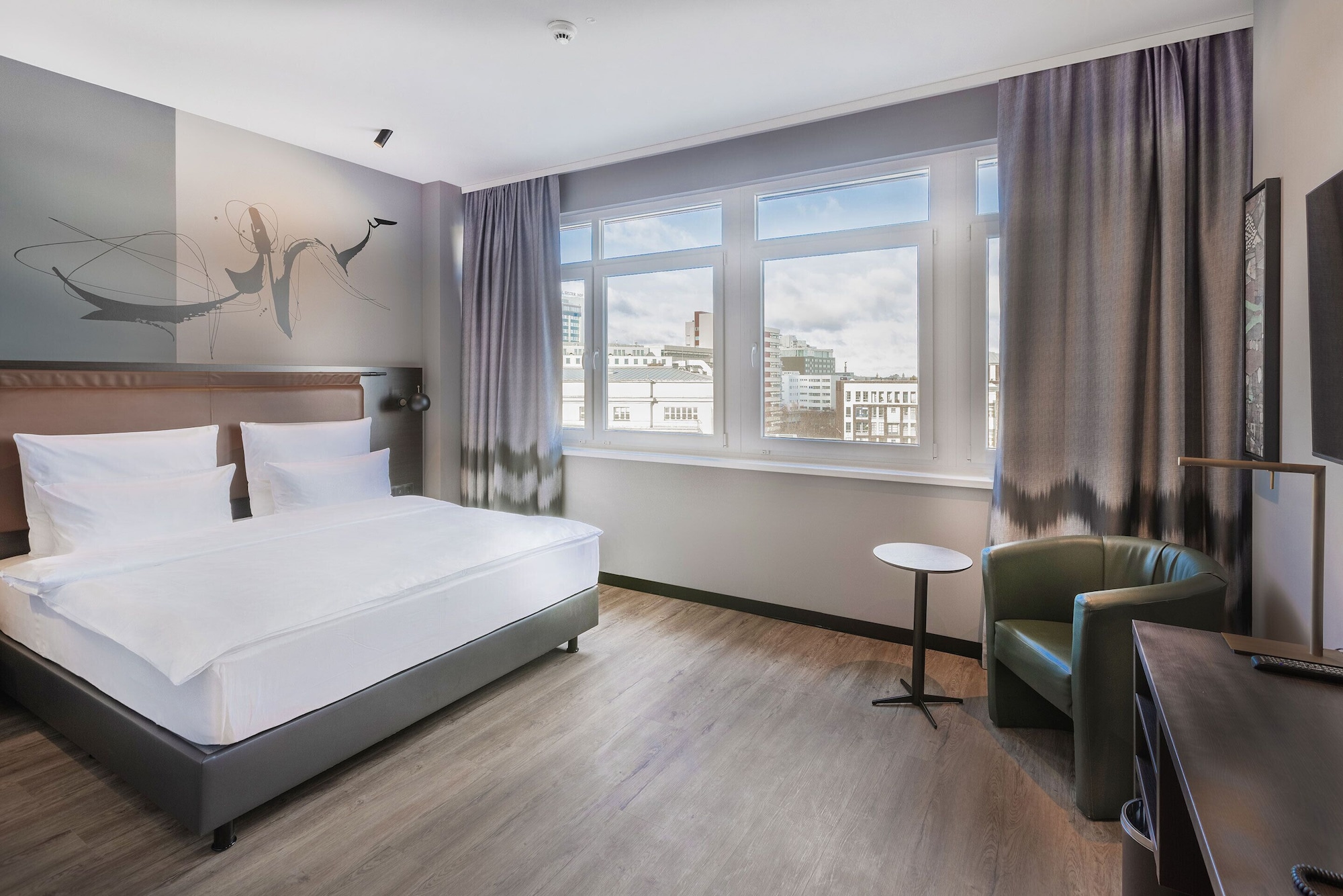 BUSINESS, TRIPLE, KING BED