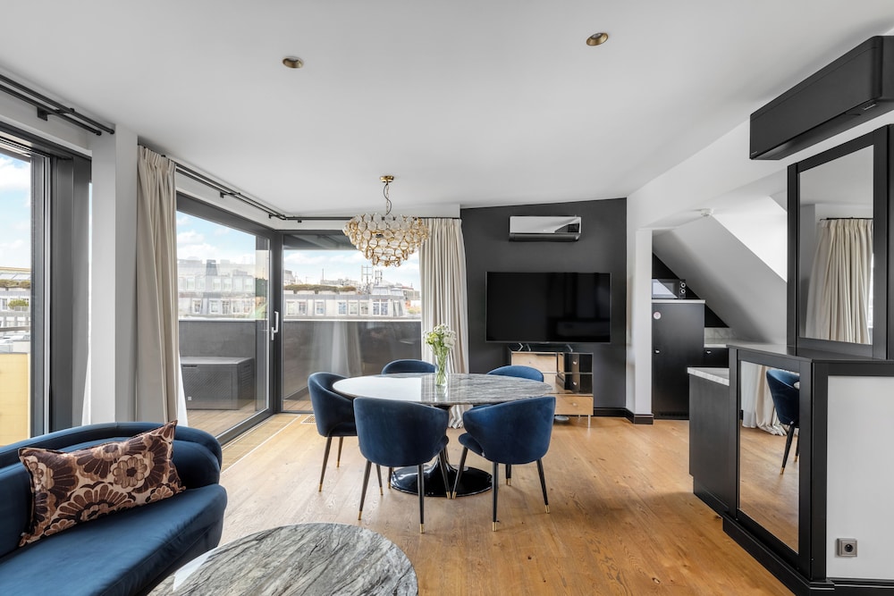 Hotel Republika and Suites 26/41